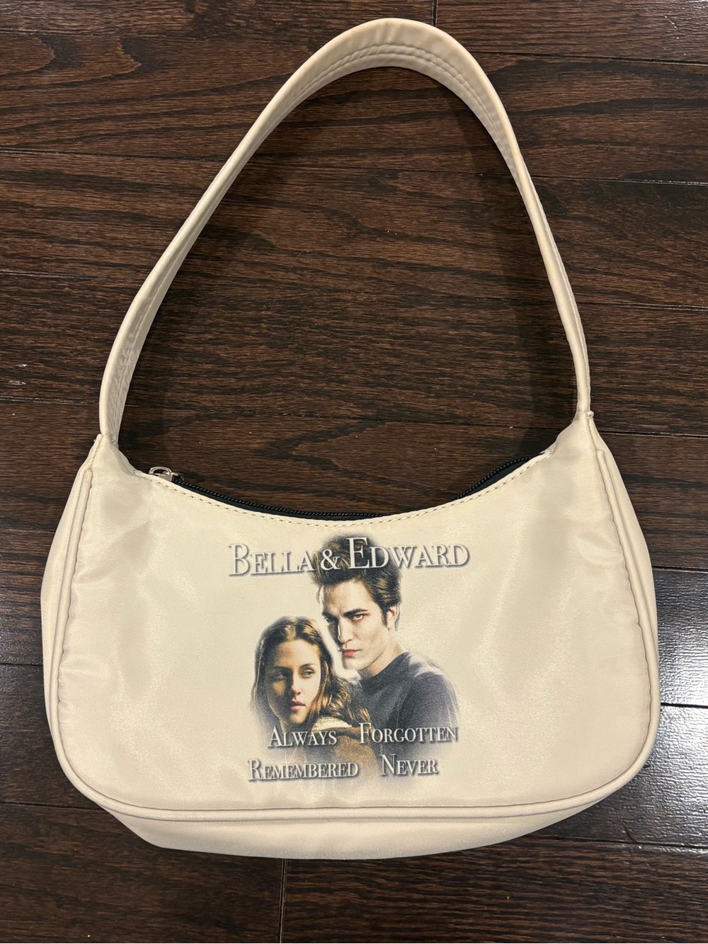 TWILIGHT Bella & Edward Cream Shoulder Bag by Praying “vampire love bag”